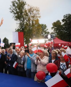 Morawiecki krzyczy ze sceny. "Nie będzie pluł nam w twarz"