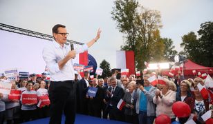 Morawiecki krzyczy ze sceny. "Nie będzie pluł nam w twarz"