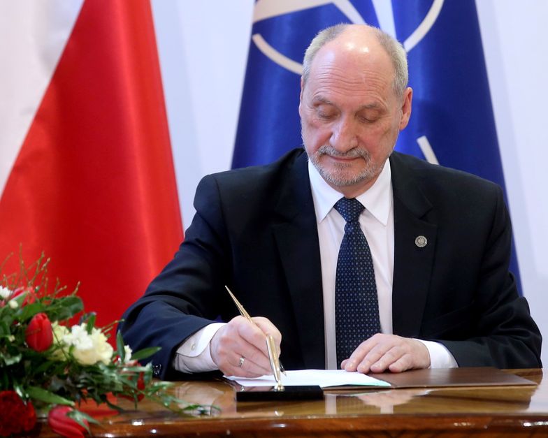 Macierewicz zapowiedział w Brukseli: Polska włącza się w działania przeciwko ISIS