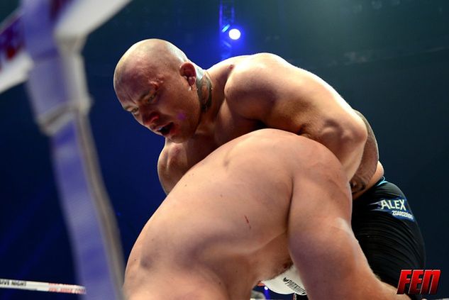 Dawid Mora efektownie zadebiutował na zawodowej scenie MMA
