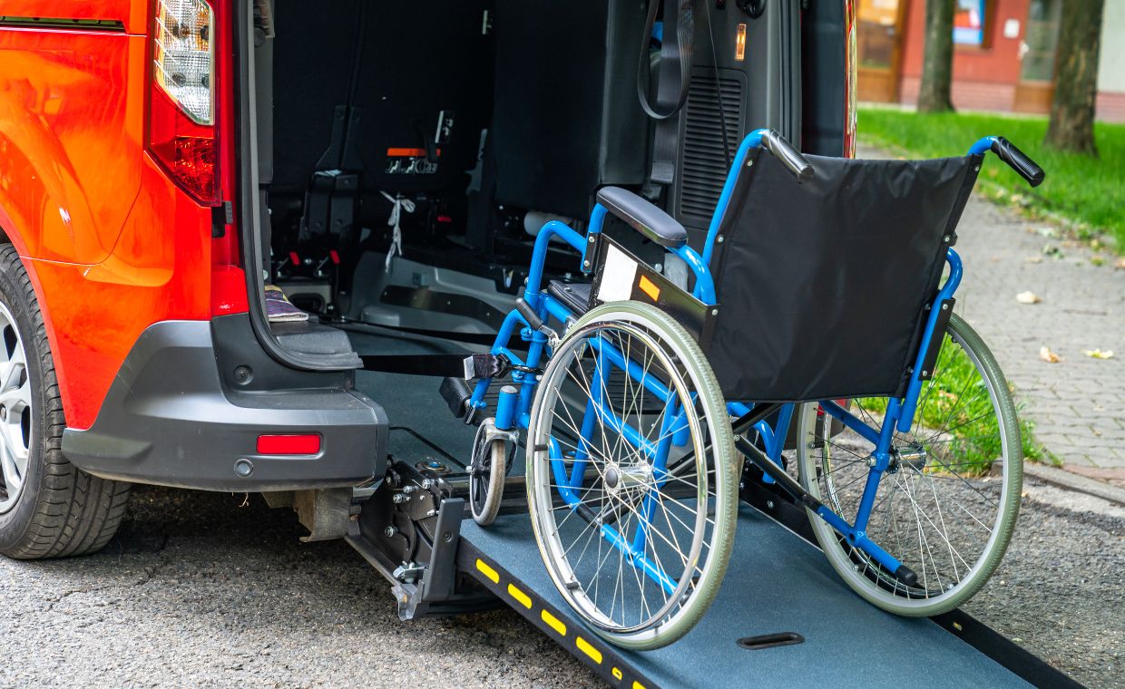 Kto może skorzystać z transportu do lokalu wyborczego?