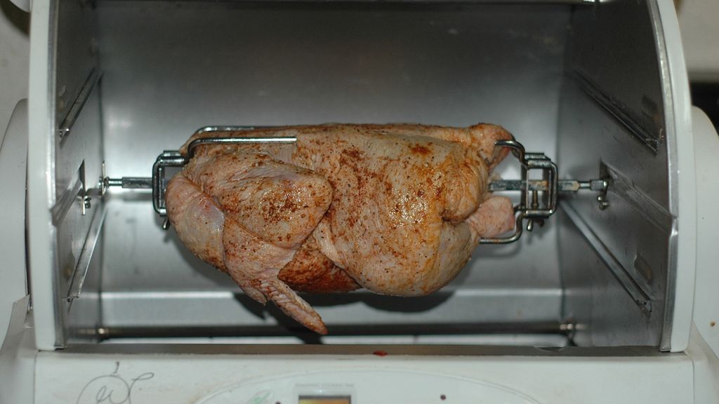 Korpus z kurczaka (samo mięso) pieczony na rożnie