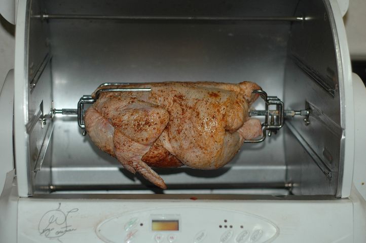 Korpus z kurczaka (samo mięso) pieczony na rożnie