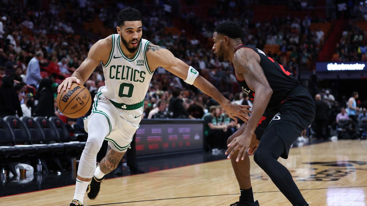 Koszykarze podczas meczu Miami Heat - Boston Celtics