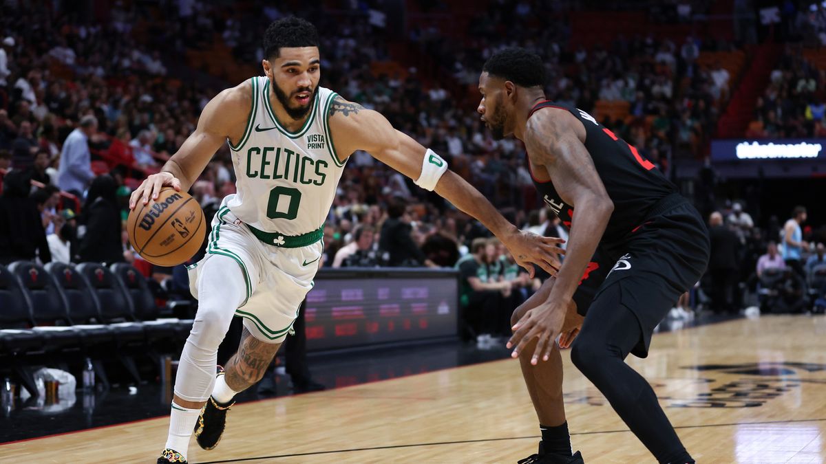 Getty Images / Megan Briggs / Na zdjęciu: Koszykarze podczas meczu Miami Heat - Boston Celtics