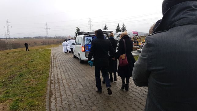 Setki mieszkańców miasta towarzyszyły w ostatniej drodze zamordowanej rodziny z Ząbkowic Śląskich