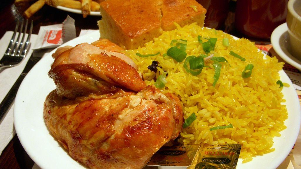 Pierś z kurczaka (samo mięso) pieczona na rożnie z przyprawami