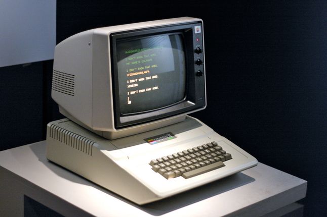 Apple II potrafiło wyświetlać kolorowy obraz, ale do zastosowania w produkcji filmów raczej się nie nadawał. No, chyba że jako rekwizyt, co też często się zdarzało.