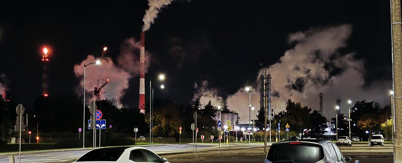 Uwaga słychać huk z instalacji ORLEN. Doszło do awarii zaworu!