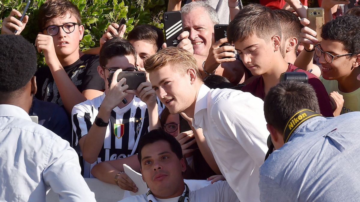 PAP/EPA / Alessandro Di Marco / Na zdjęciu: Matthijs de Ligt