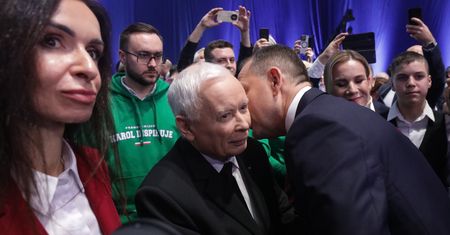 Jednak chcą skleić Nawrockiego z PiS. "Obywatelskość" się nie sprawdza