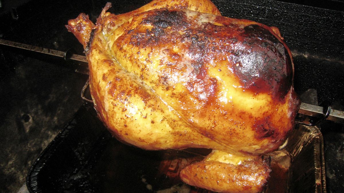 Korpus z kurczaka (mięso i skóra) pieczony na rożnie