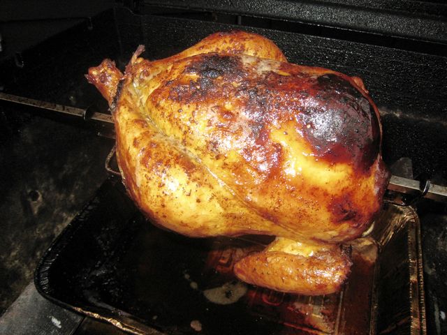 Korpus z kurczaka (mięso i skóra) pieczony na rożnie