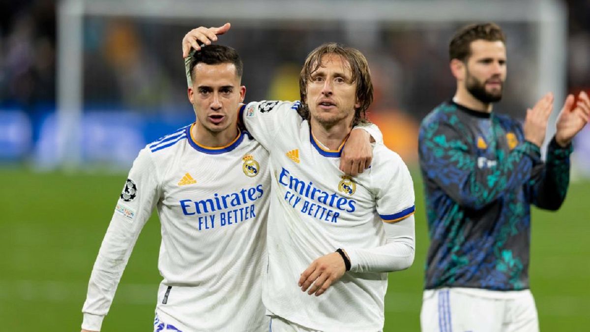 Luka Modrić (w środku)