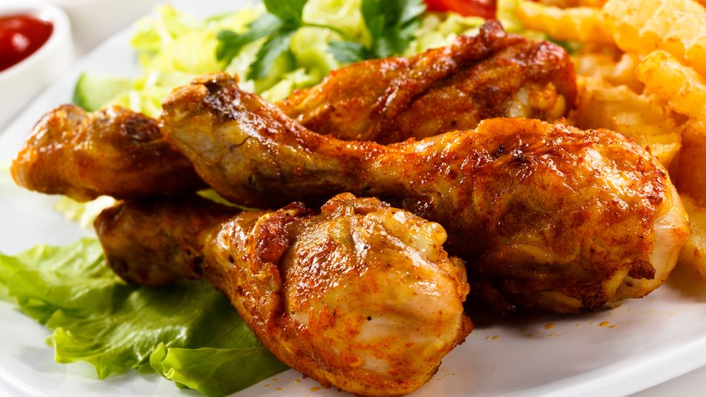 Podudzie z kurczaka (mięso i skóra) pieczone na rożnie