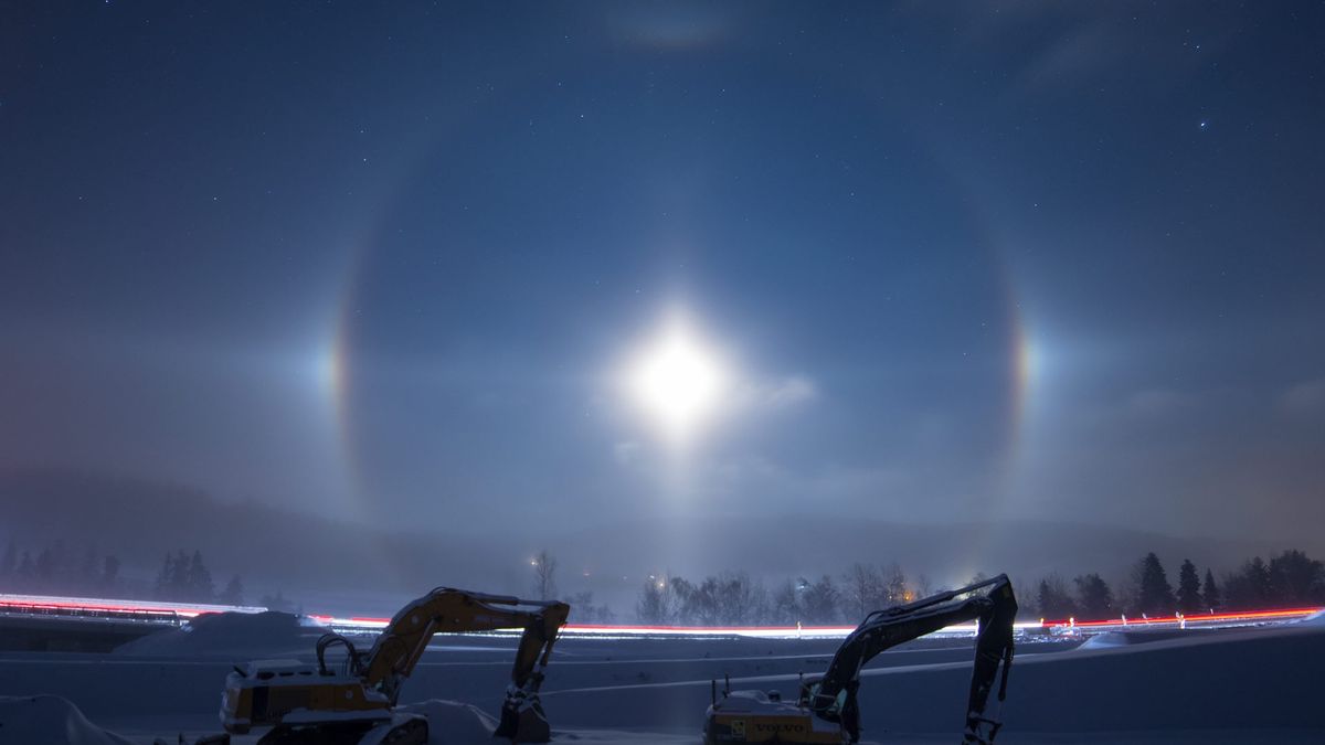 Nocne halo księżycowe na Podhalu.