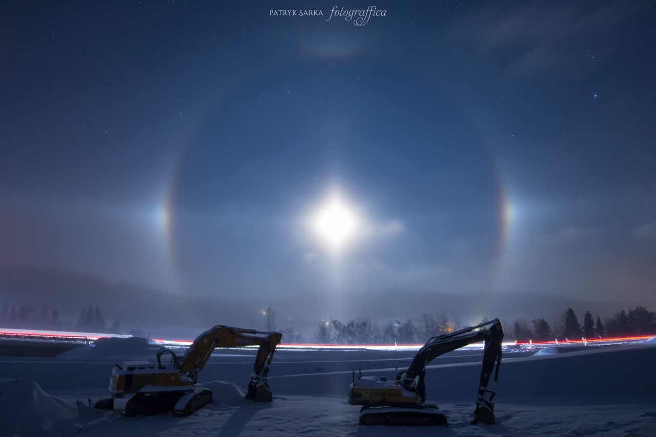 Spektakularne halo wokół Księżyca na Podhalu. Fotograf nie mógł uwierzyć własnym oczom