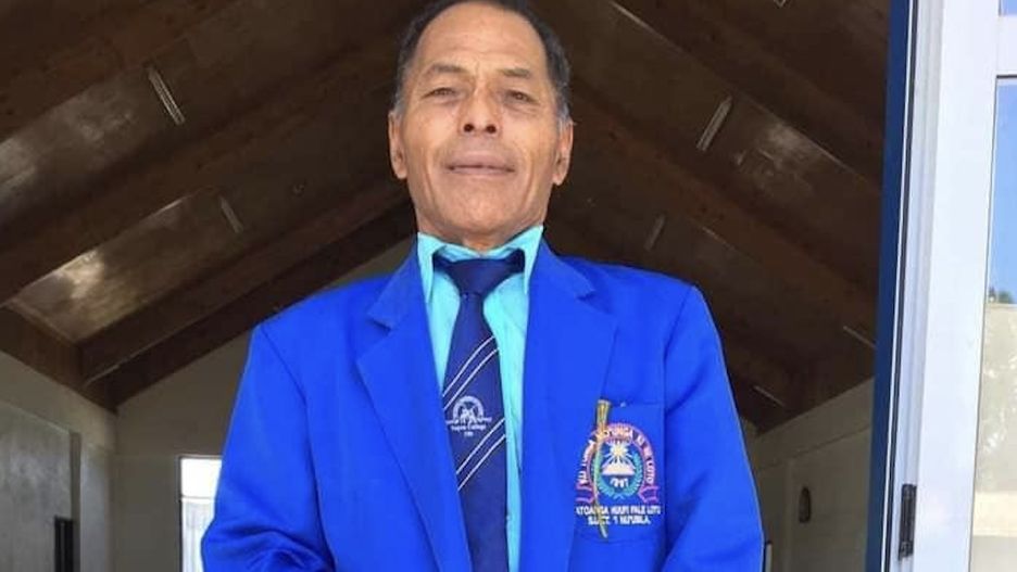 Lisala Folau przeżył kataklizm na Tonga. Woda zmyła go do morza. Dryfował ponad 7 kilometrów, zanim na innej wyspie wydostał się na ląd (Facebook)