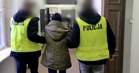 Szczeniaki w folii na śmietniku. Policja uratowała trzy pieski