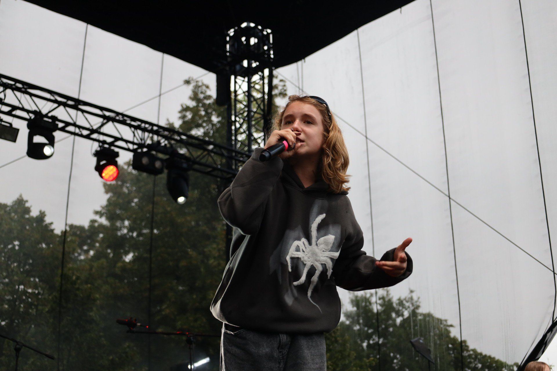 CZEMOO to młodzieżowa formacja, która połączyła punkowo-hardcore&#39;ową siłę z autentycznością zwykłego rapu