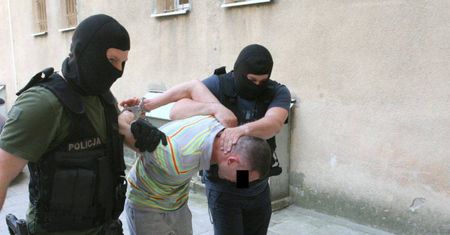 Fałszywy policjant zatrzymany. Wpadł przy liczeniu pieniędzy