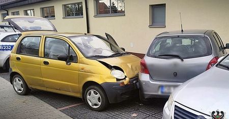 Kolizja na parkingu. Policjanci przecierali oczy