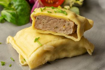 Niemcy nie lepią setki małych pierogów. Dwoma najadają się do syta