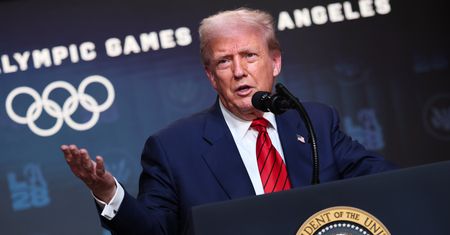 "Nadzwyczajne zagrożenie". Trump pisze o Rosji i karze Indie cłami