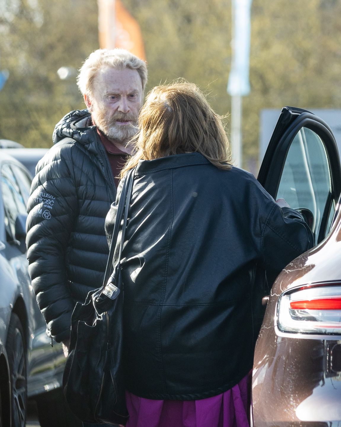 Daniel Olbrychski z żoną kupują nowy samochód
