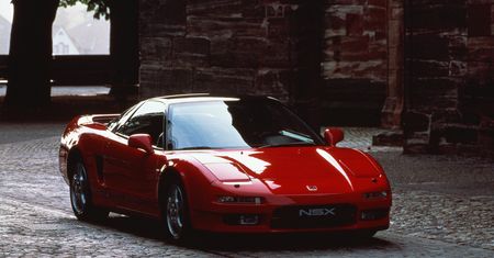 Honda NSX odnaleziona w rosyjskim lesie. Właściciel zostawił ją tam specjalnie