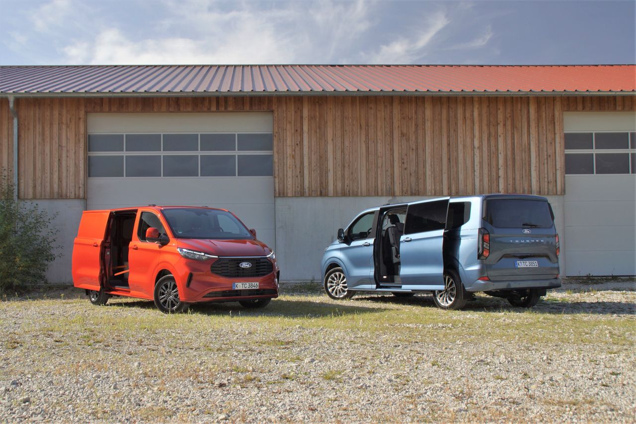 Ford Tourneo Custom 2023 