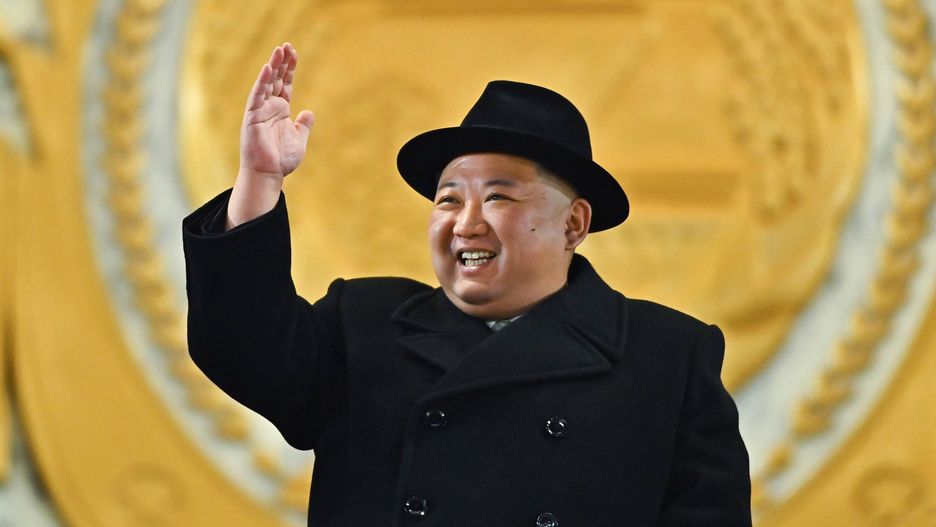 Nighttime military parade in Pyongyang for 75th founding anniversary of KPA
epa10455973 A photo released by the official North Korean Central News Agency (KCNA) shows North Korean Supreme leader Kim Jong-un gesturing while viewing a military parade at Kim Il Sung Square to mark the 75th anniversary of the founding of the Korean People's Army (KPA), the revolutionary armed forces of the Worker's Party of Korea (WPK). in Pyongyang, North Korea, 08 February 2023 (issued 09 February 2023).  EPA/KCNA   EDITORIAL USE ONLY 
Dostawca: PAP/EPA.
KCNA