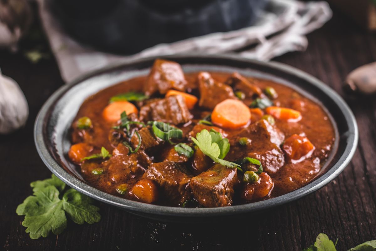 The goulash will be perfectly tender. Add one ingredient to the meat.