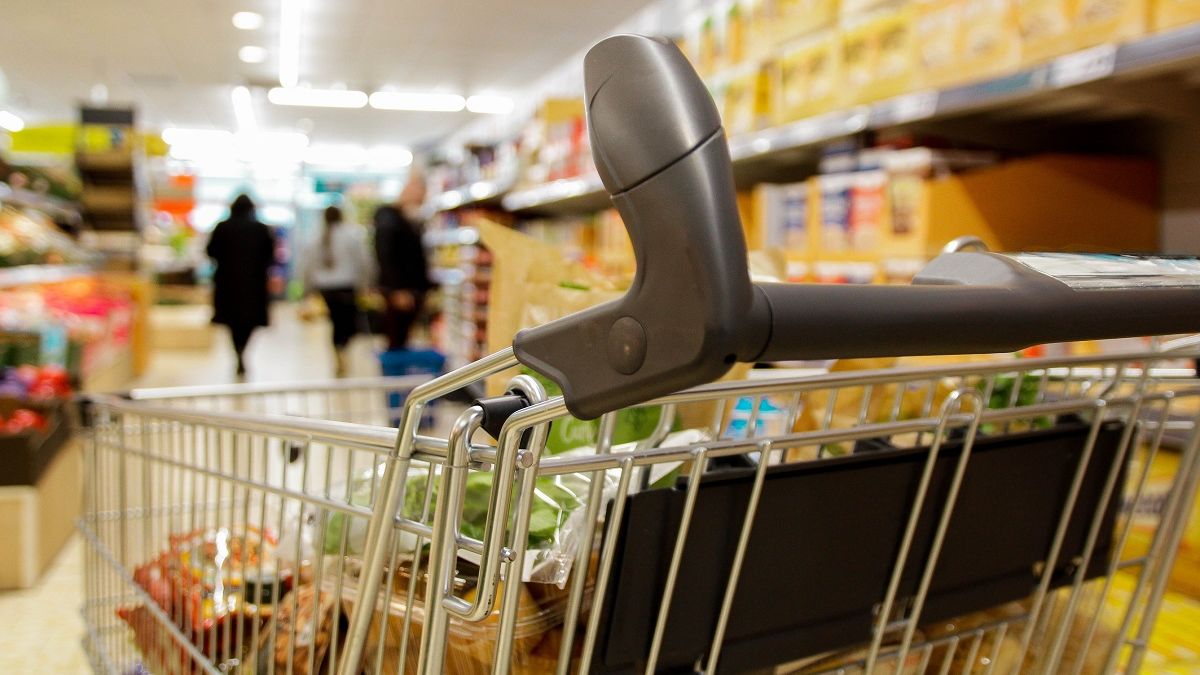 Zakupy w sklepie. Fot. Getty Images