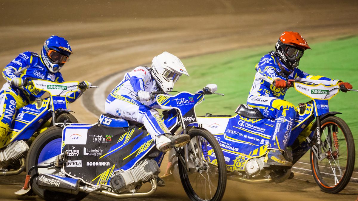 WP SportoweFakty / Krzysztof Konieczny / Na zdjęciu: Przemysław Pawlicki (kask czerwony) w walce z Jarosławem Hampelem