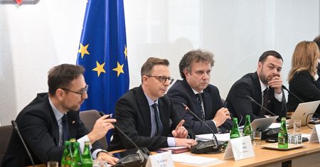 Przewodniczący komisji złożył życzenia świąteczne i się zaczęło