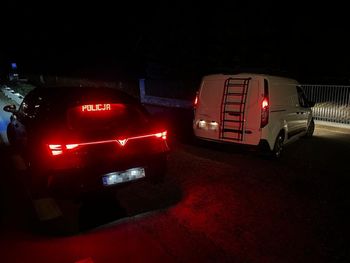 122 km/h i wyprzedzanie na przejeździe. A to dopiero początek