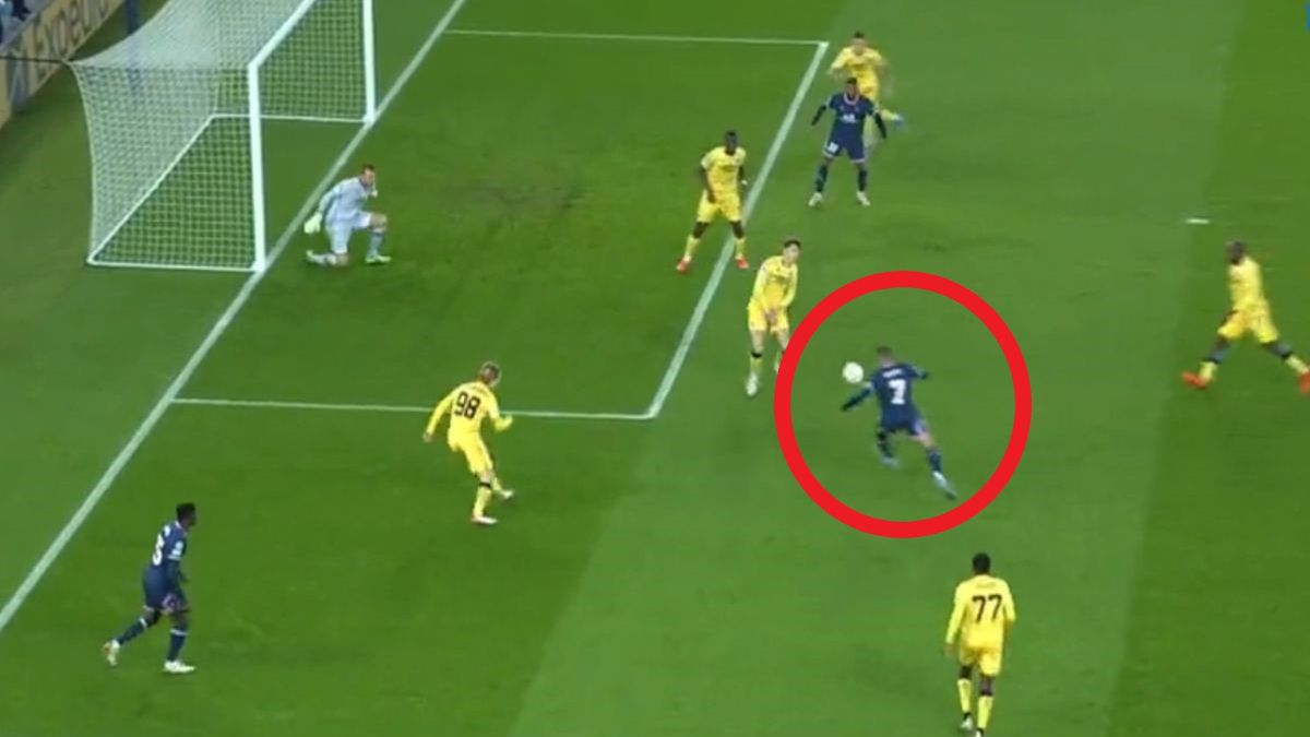 Kylian Mbappe (PSG) strzela pierwszego gola w meczu z Club Brugge