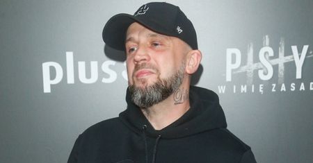 Peja zauważył kuriozalną wpadkę w TVN24. "Paskowego wzięli chyba z TVP" (FOTO)