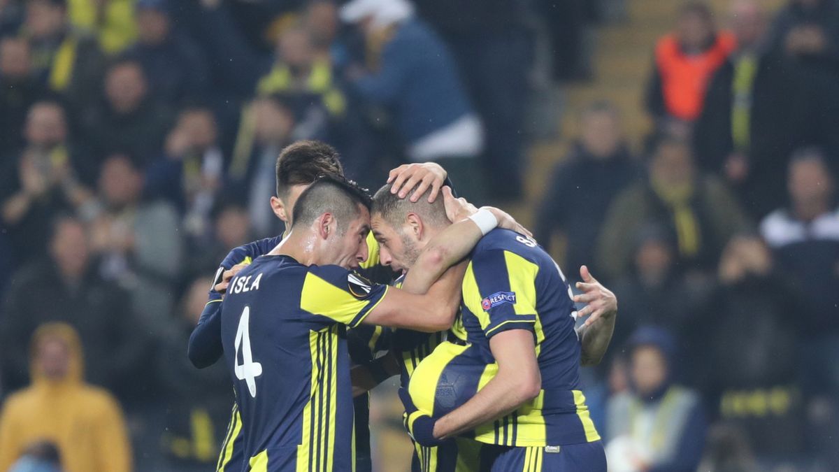 PAP/EPA / ERDEM SAHIN / Na zdjęciu: piłkarze Fenerbahce Stambuł