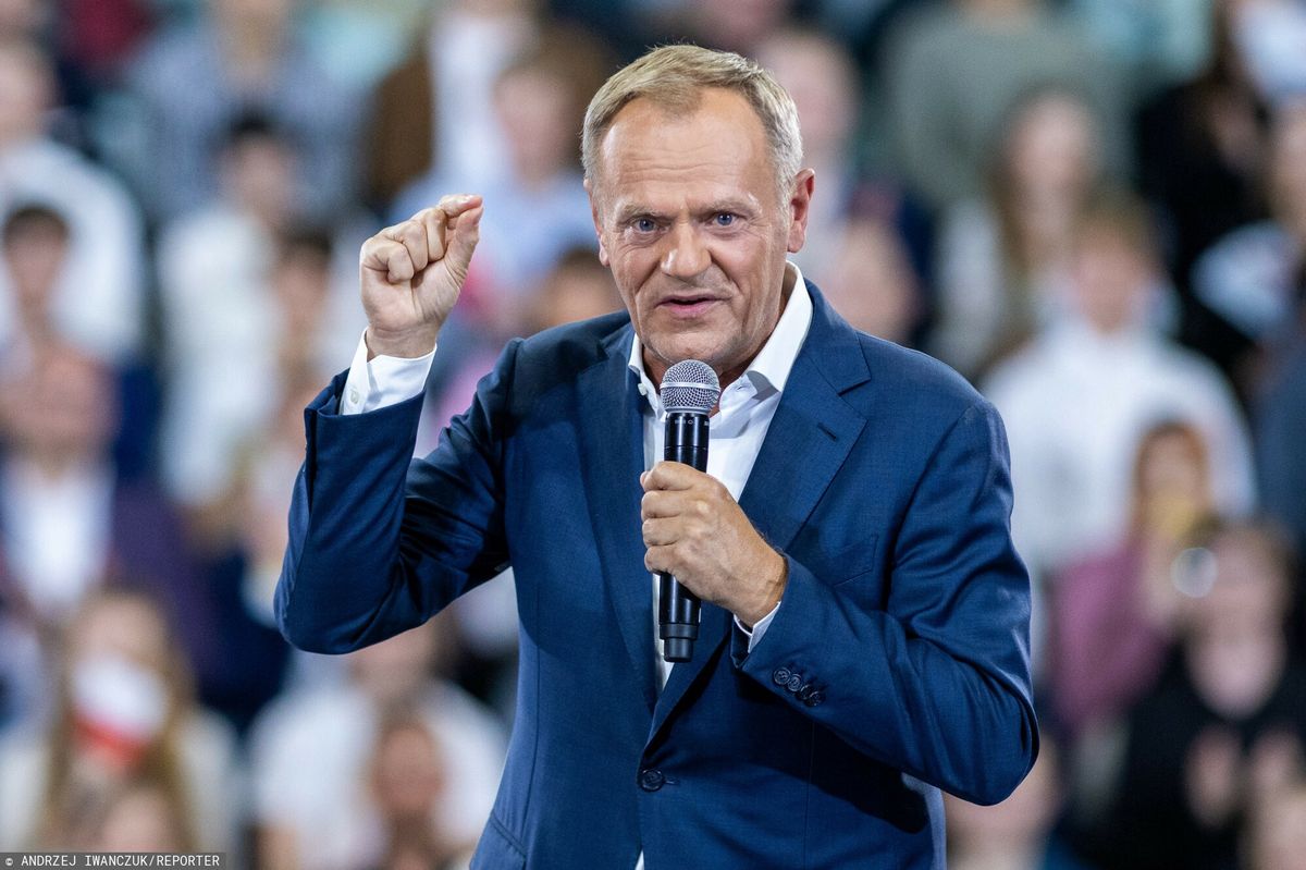 Donald Tusk chce wykorzystać wakacyjną przerwę Jarosława Kaczyńskiego 