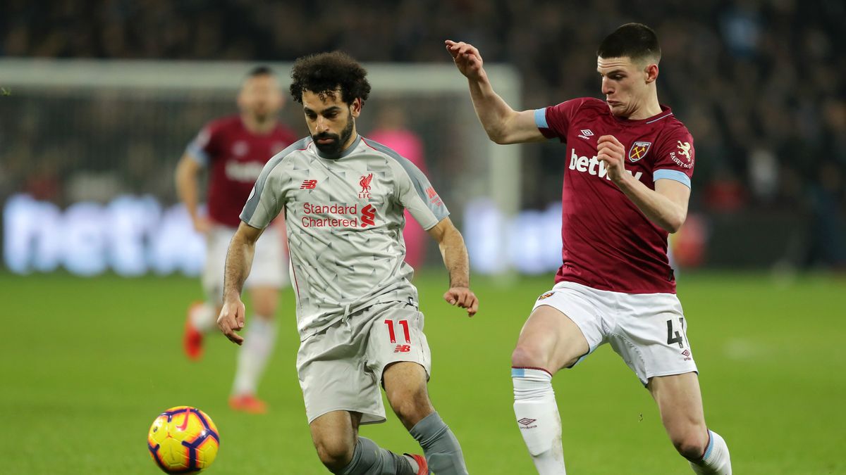 Mohamed Salah (z lewej) i Declan Rice (z prawej)