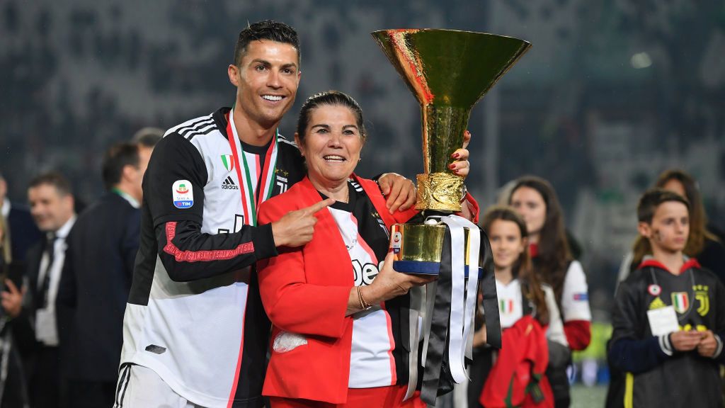 Zdjęcie okładkowe artykułu: Getty Images / Tullio M. Puglia / Na zdjęciu: Cristiano Ronaldo wraz ze swoją mamą