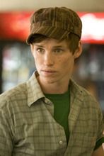 ''Jupiter Ascending'': Eddie Redmayne na Jowiszu Wachowskich
