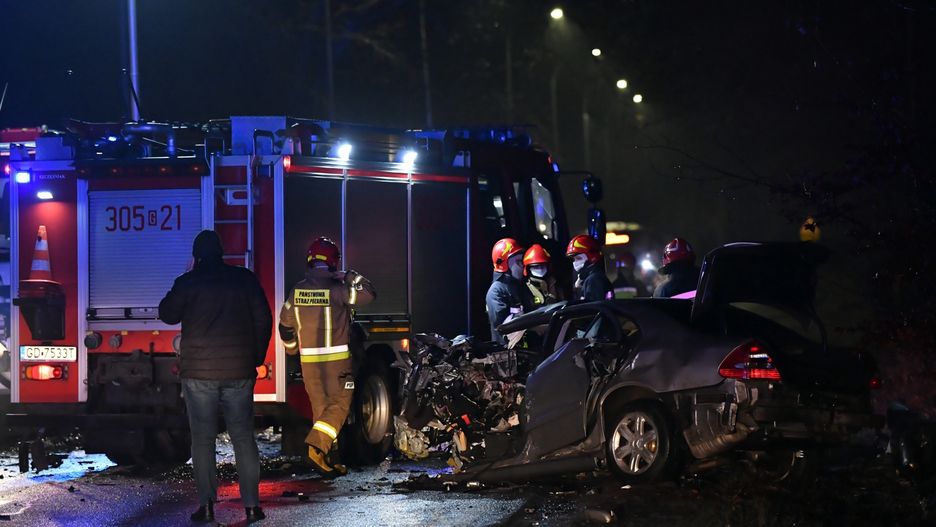 Gdańsk. Wypadek z udziałem autobusu miejskiego i samochodu osobowego