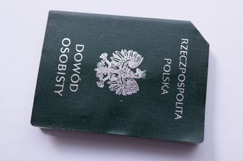 Masz jeszcze stary dowód osobisty? Lepiej go nie wyrzucaj