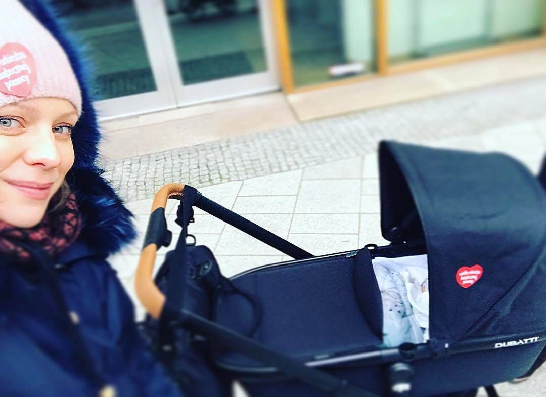 Magdalena Boczarska z wózkiem