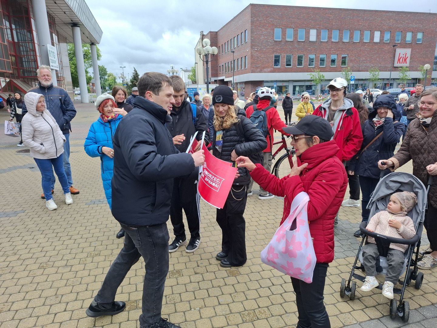 Częstochowianie protestują przeciwko rozbiórce dworca PKP