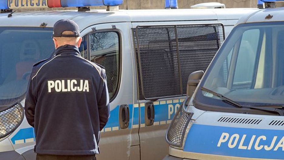 Warszawa. Policja zatrzymała mężczyznę za uszkodzenie samochodówy