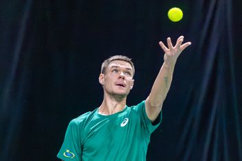 Kamil Majchrzak w drugiej rundzie. Magda Linette też ze zwycięstwem